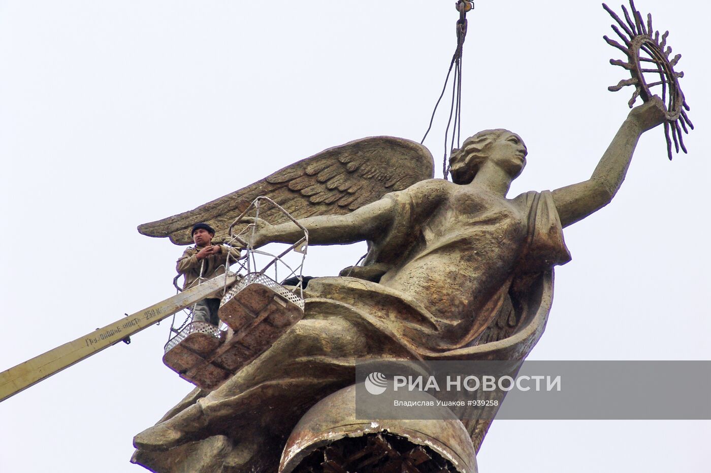 Статуя Свободы в Бишкеке