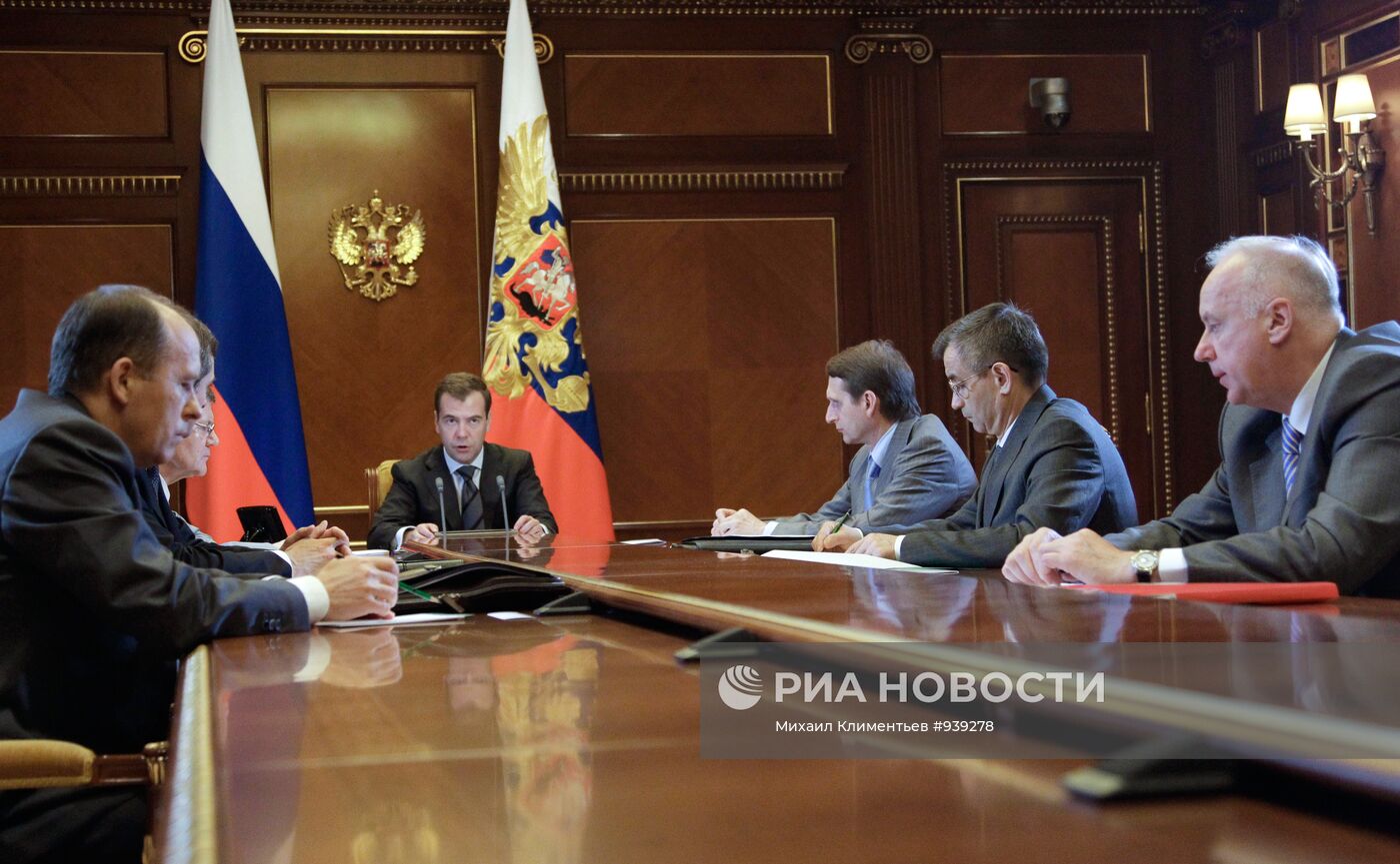 Дмитрий Медведев проводит совещание в резиденции "Горки"