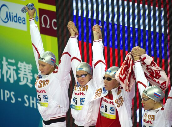 Спорт в 15 лет какой. Эстафета 4 по 100 старт. ЧМ по водным видам спорта в ОАЭ сейчас какой талисман у них.