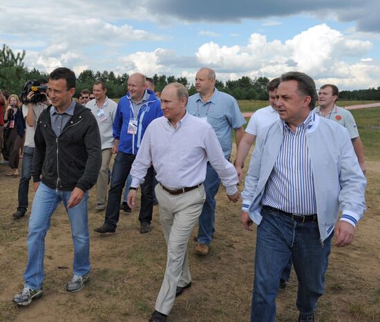 Посещение В.Путиным молодежного форума "Селигер-2011"