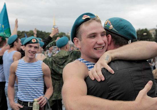 Празднование Дня Воздушно-десантных войск в Санкт-Петербурге