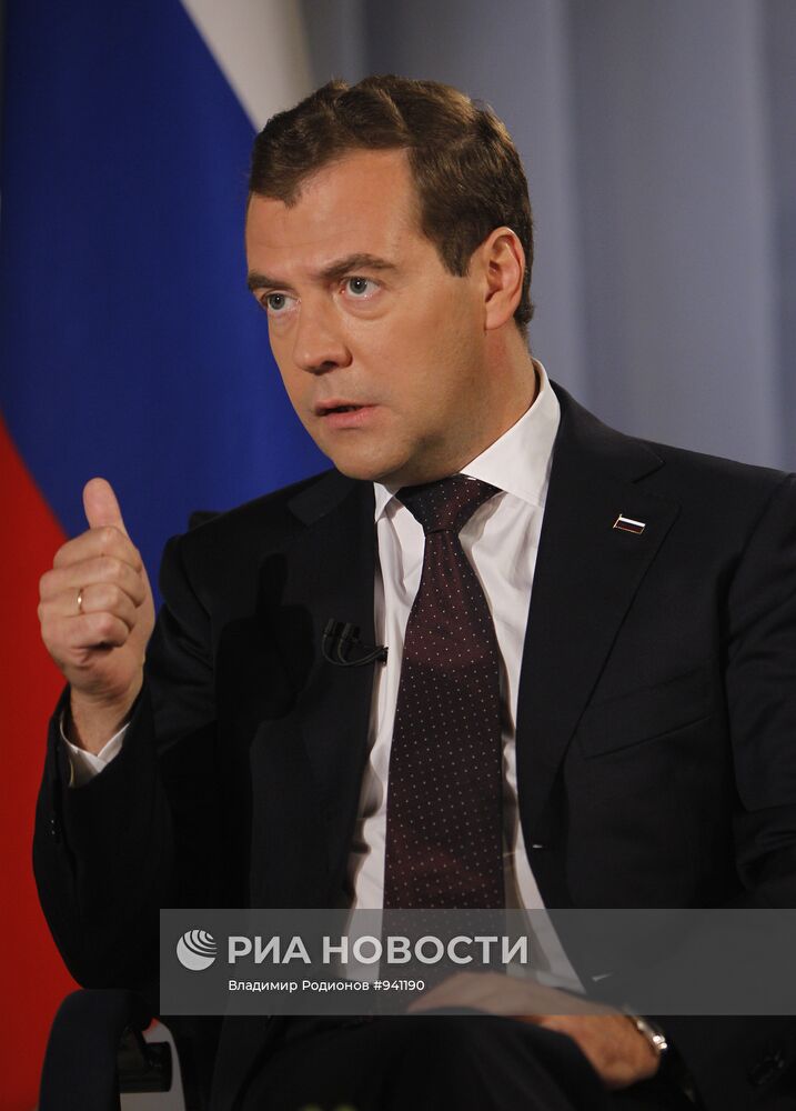 Д.Медведев дал интервью телеканалам и радиостанции