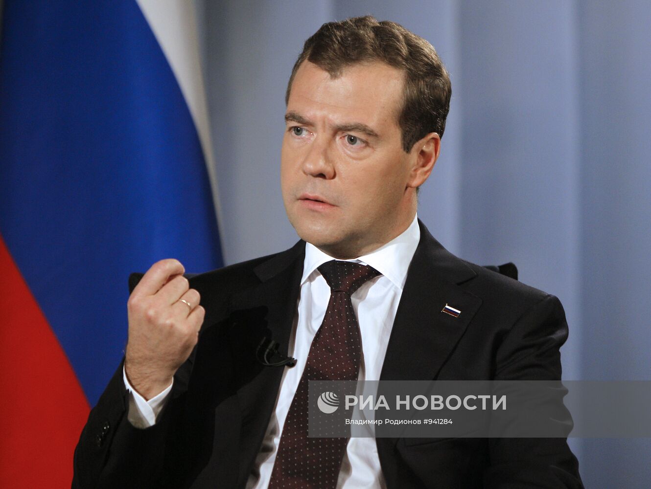 Д.Медведев дал интервью телеканалам и радиостанции