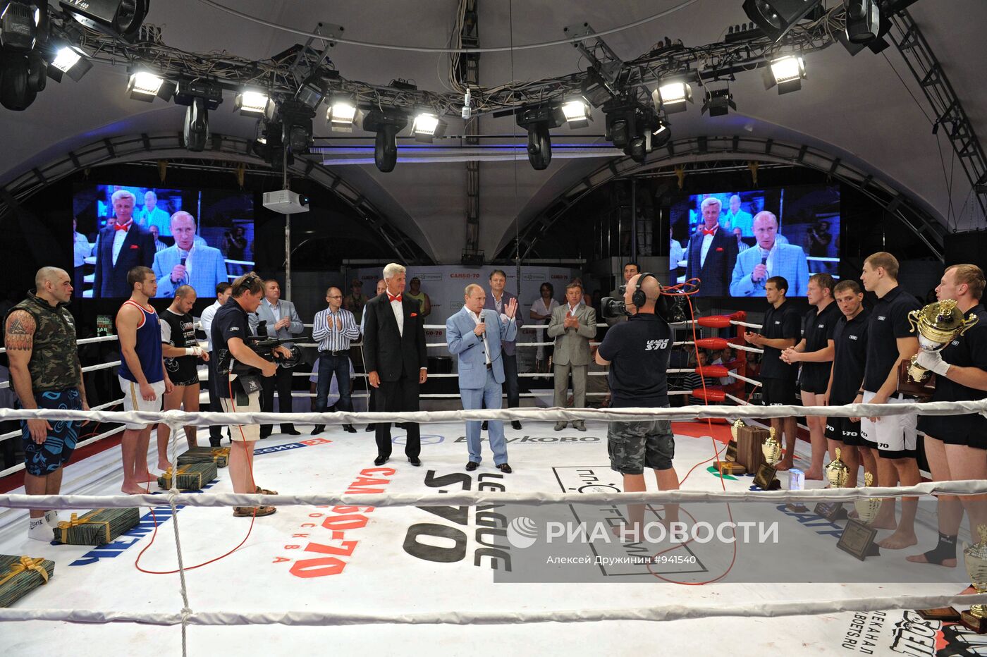 Посещение В.Путиным Международного турнира по боям без правил