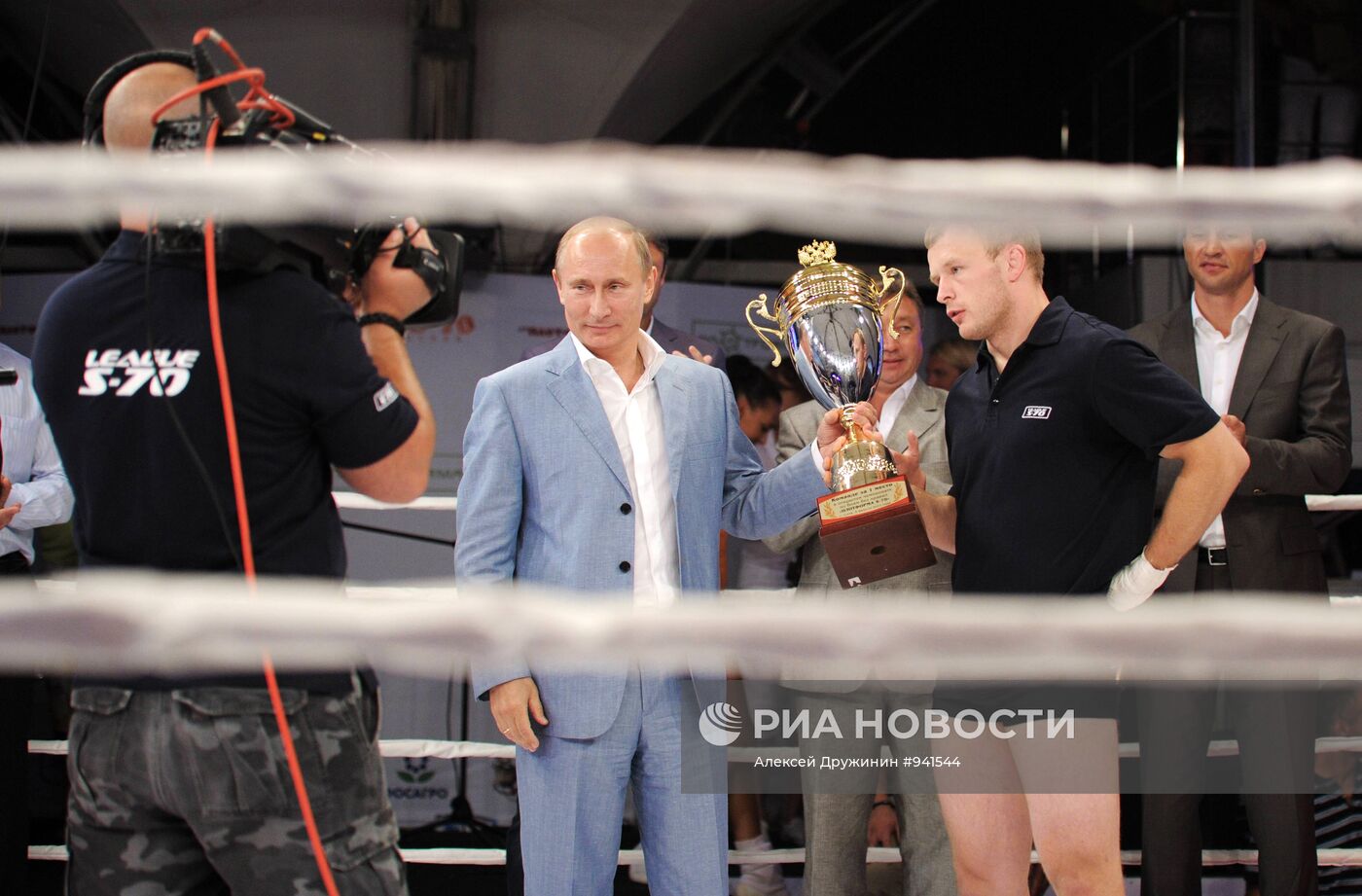 Посещение В.Путиным Международного турнира по боям без правил