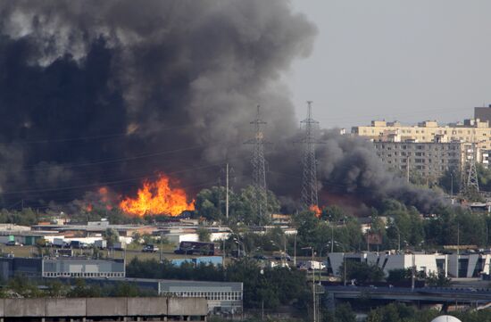 Пожар на складе в Южном округе Москвы