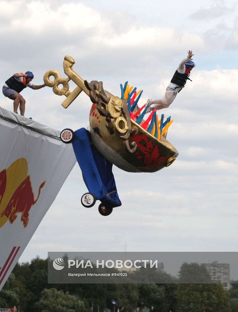 Спортивное шоу Red Bull Flugtag 2011