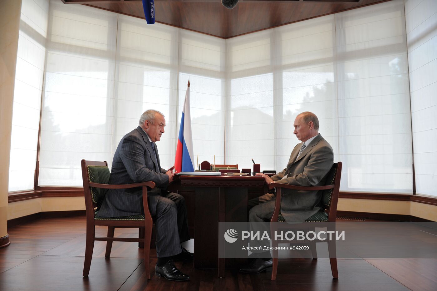 В.Путин встретился с Т.Мамсуровым