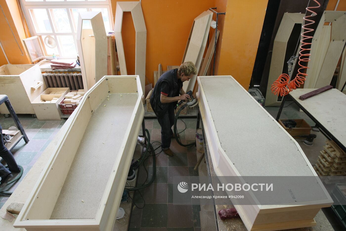 Работа "Завода специзделий" Новосибирского крематория