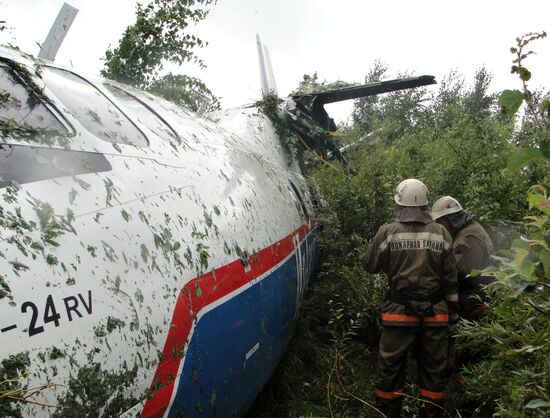 Аварийная посадка самолета Ан-24 в Благовещенске