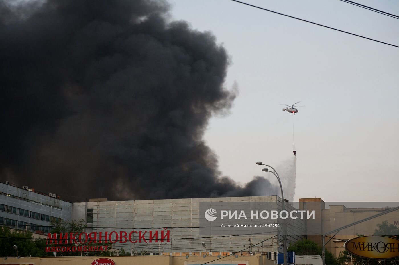 Пожар на территории Микояновского комбината в Москве