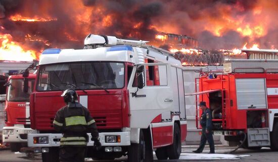 Пожар на складе в центре Москвы