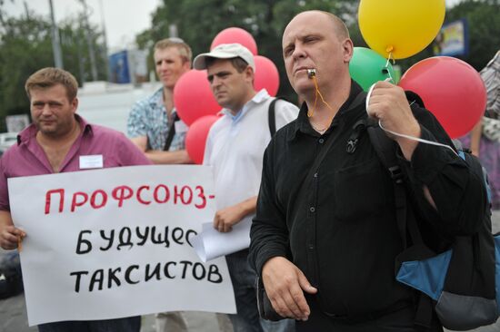 Московские таксисты провели акцию протеста