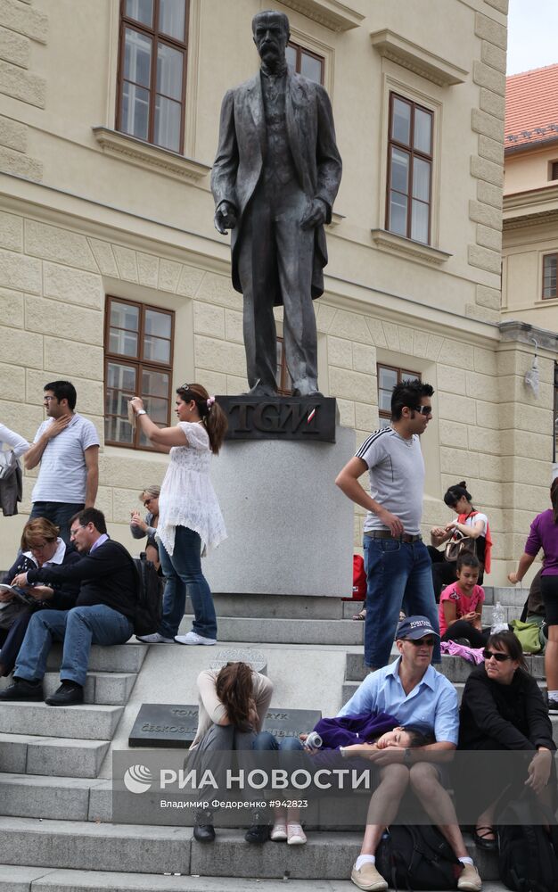 Памятник Томашу Масарику на Градчанской площади в Праге