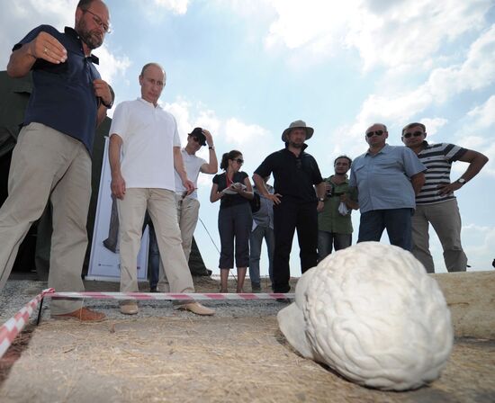Посещение В.Путиным раскопок на Таманском полуострове