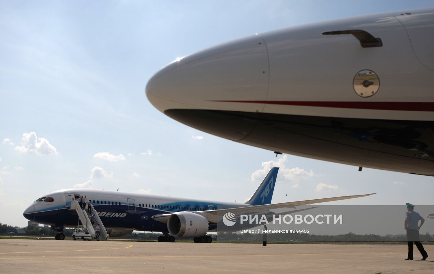 Прилет самолета Boeing-787 на авиасалон "МАКС-2011"