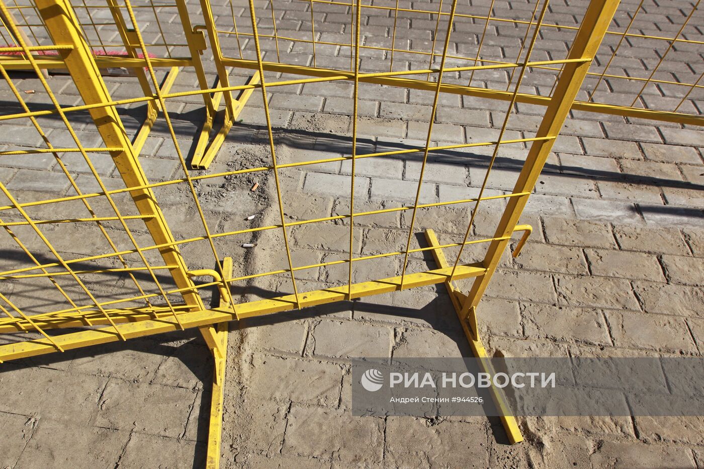 Тротуарная плитка, нарисованная на бетоне в Москве