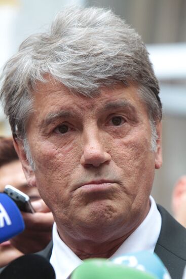 В.Ющенко дал показания в качестве свидетеля по делу Ю.Тимошенко