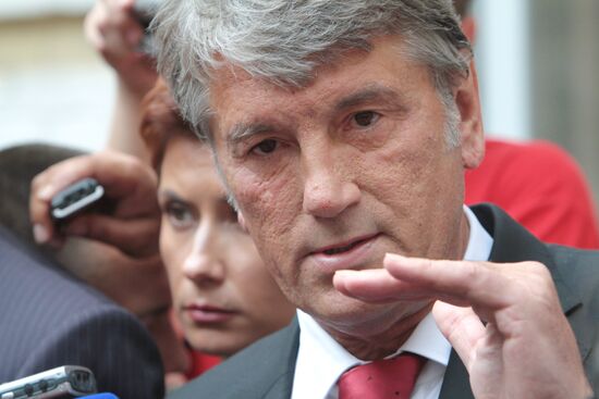 В.Ющенко дал показания в качестве свидетеля по делу Ю.Тимошенко