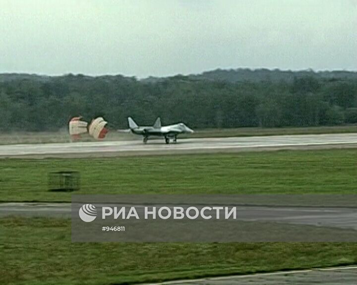 Истребитель Т-50 не смог взлететь на "МАКС-2011"