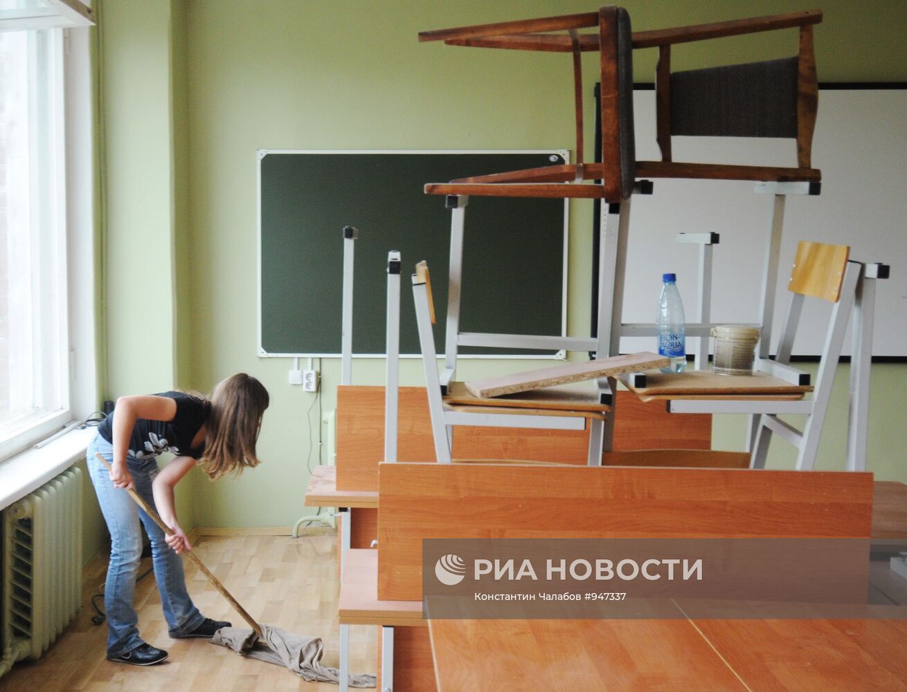 Подготовка к 1 сентября одной из школ в Великом Новгороде