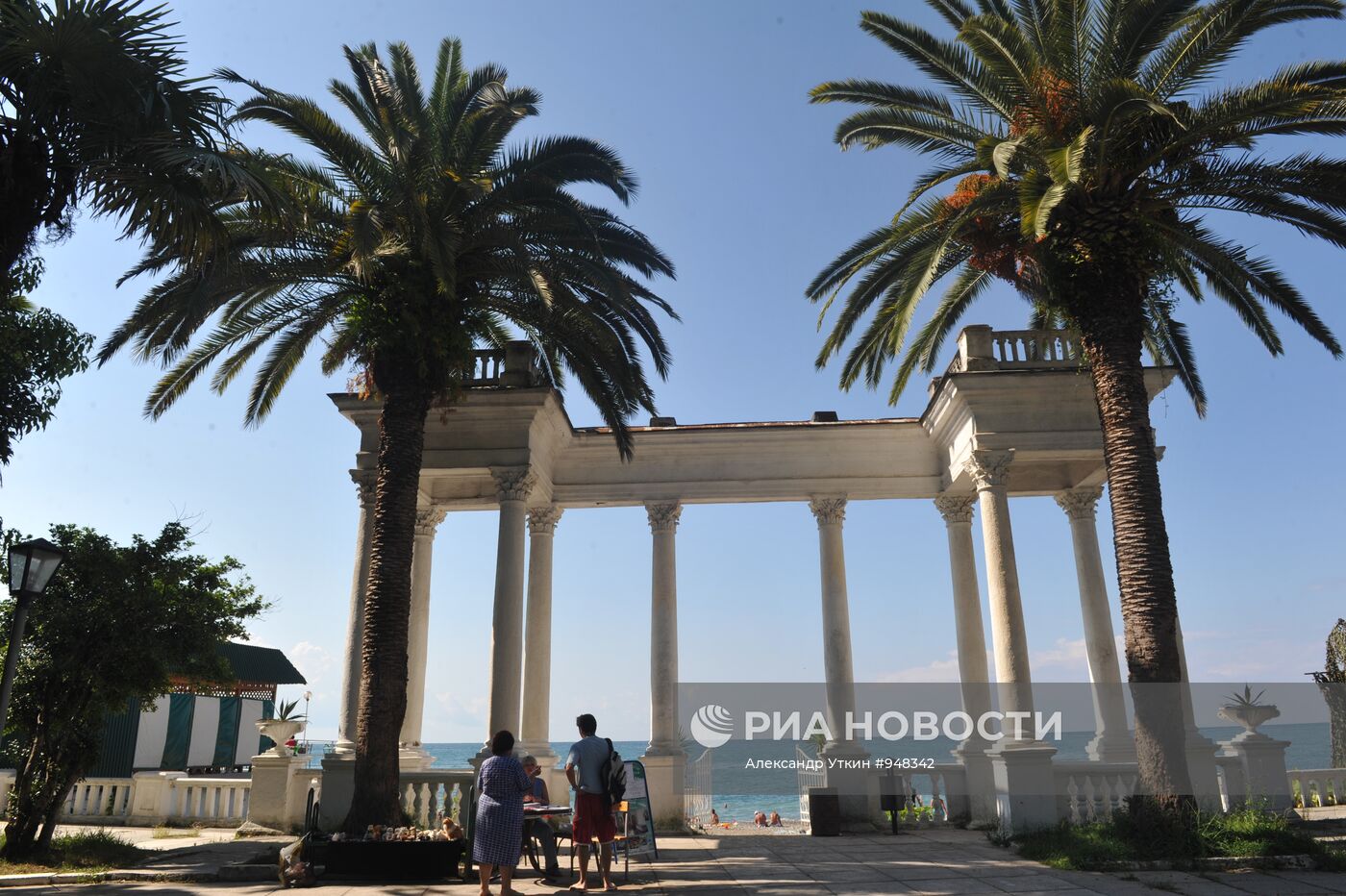 На набережной города Сухуми