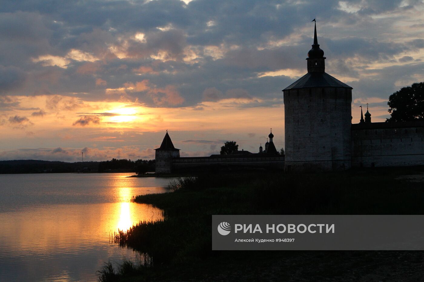 Вид на Кирилло-Белозерский монастырь
