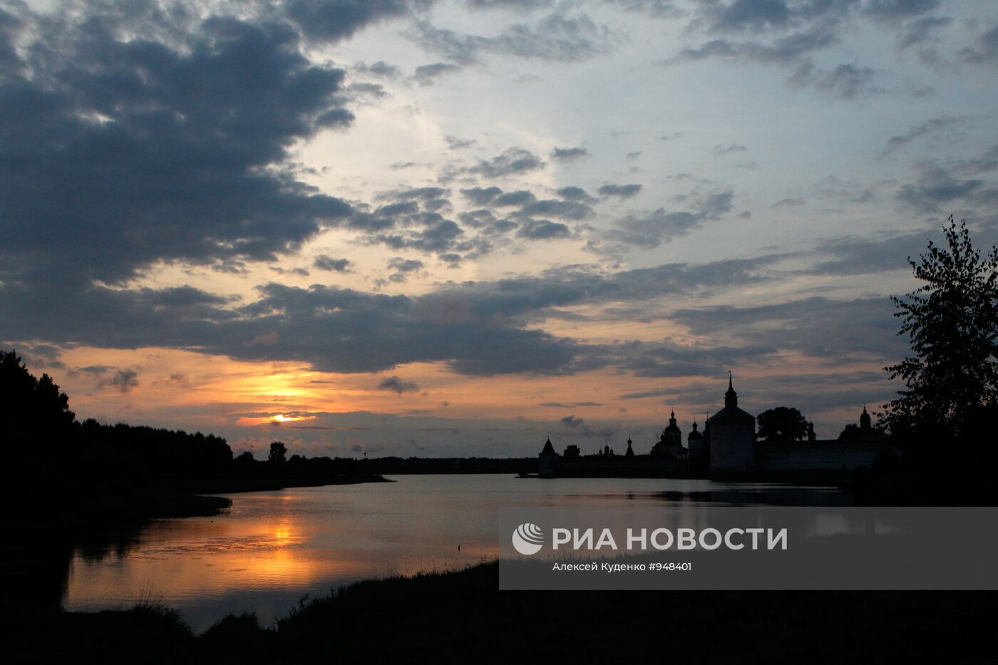 Вид на Кирилло-Белозерский монастырь