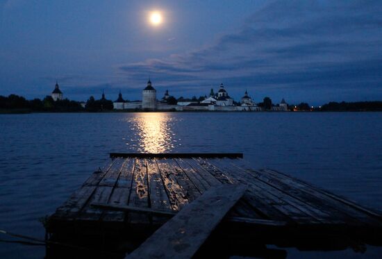 Вид на Кирилло-Белозерский монастырь