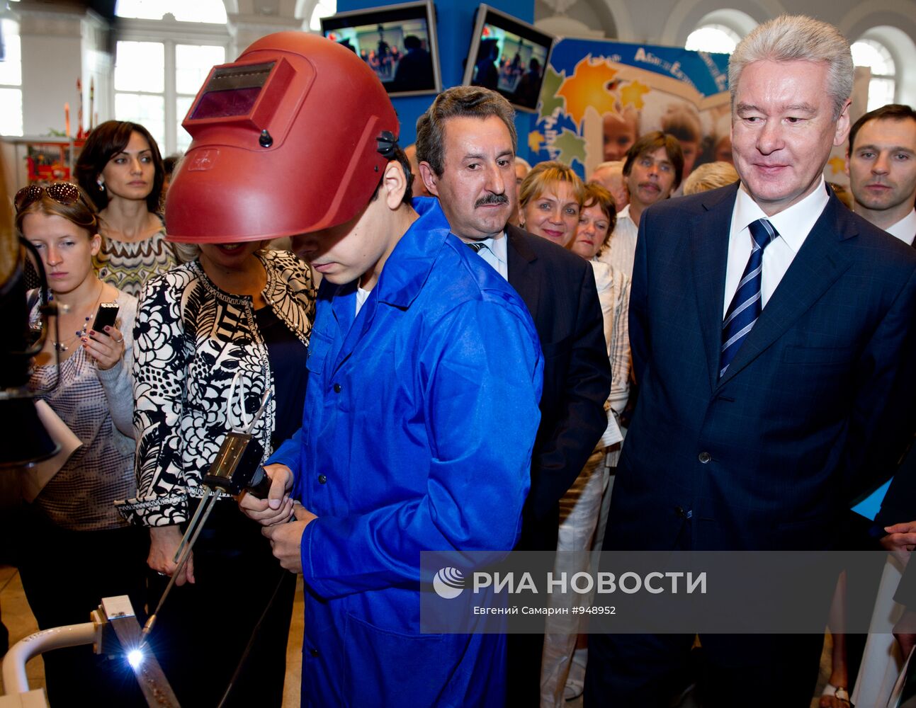 С.Собянин посетил выставку "Школьная ярмарка от А до Я" в Манеже