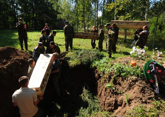 Перезахоронение солдат ВОВ в Новгородской области