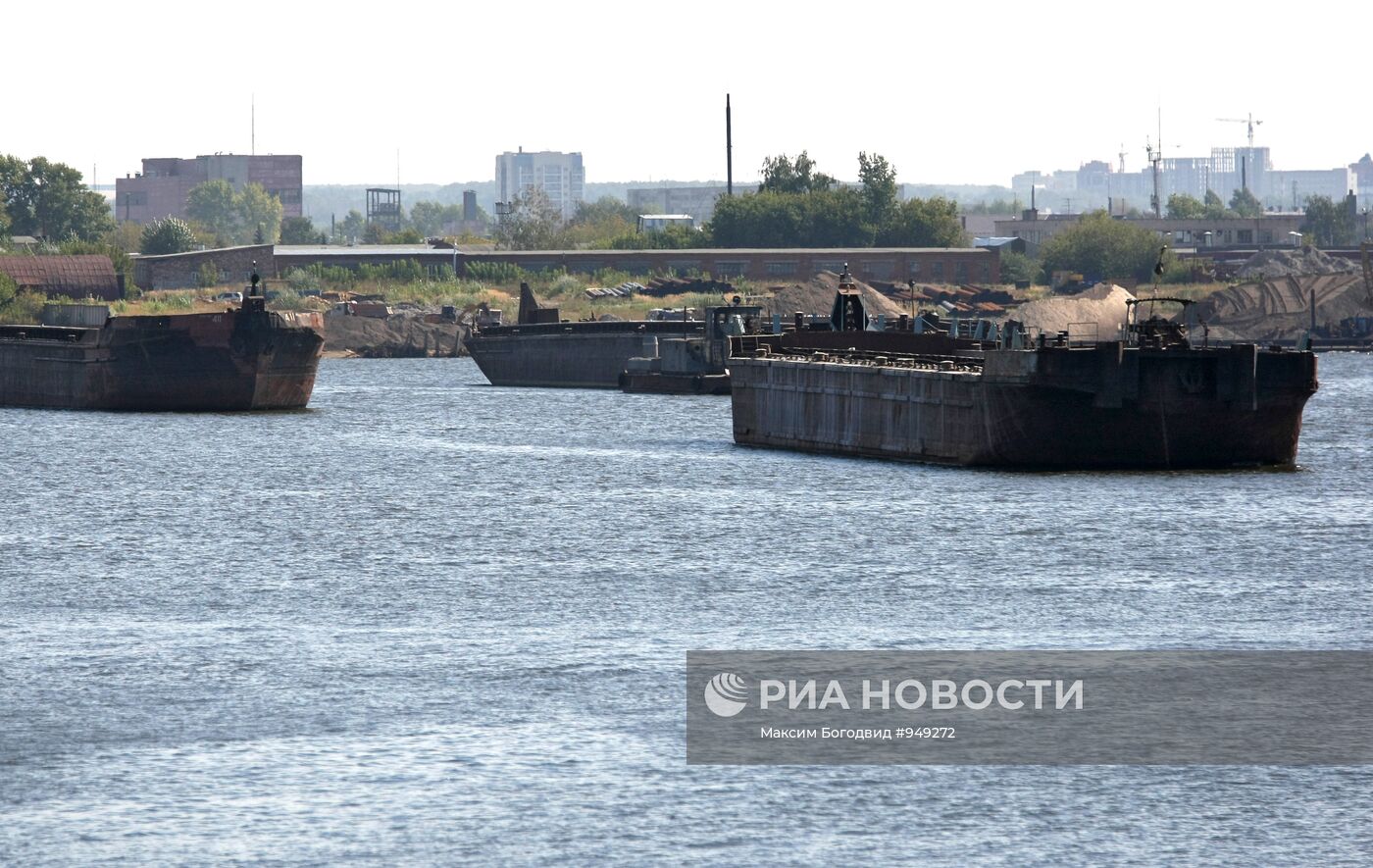Баржи в Казанском речном порту
