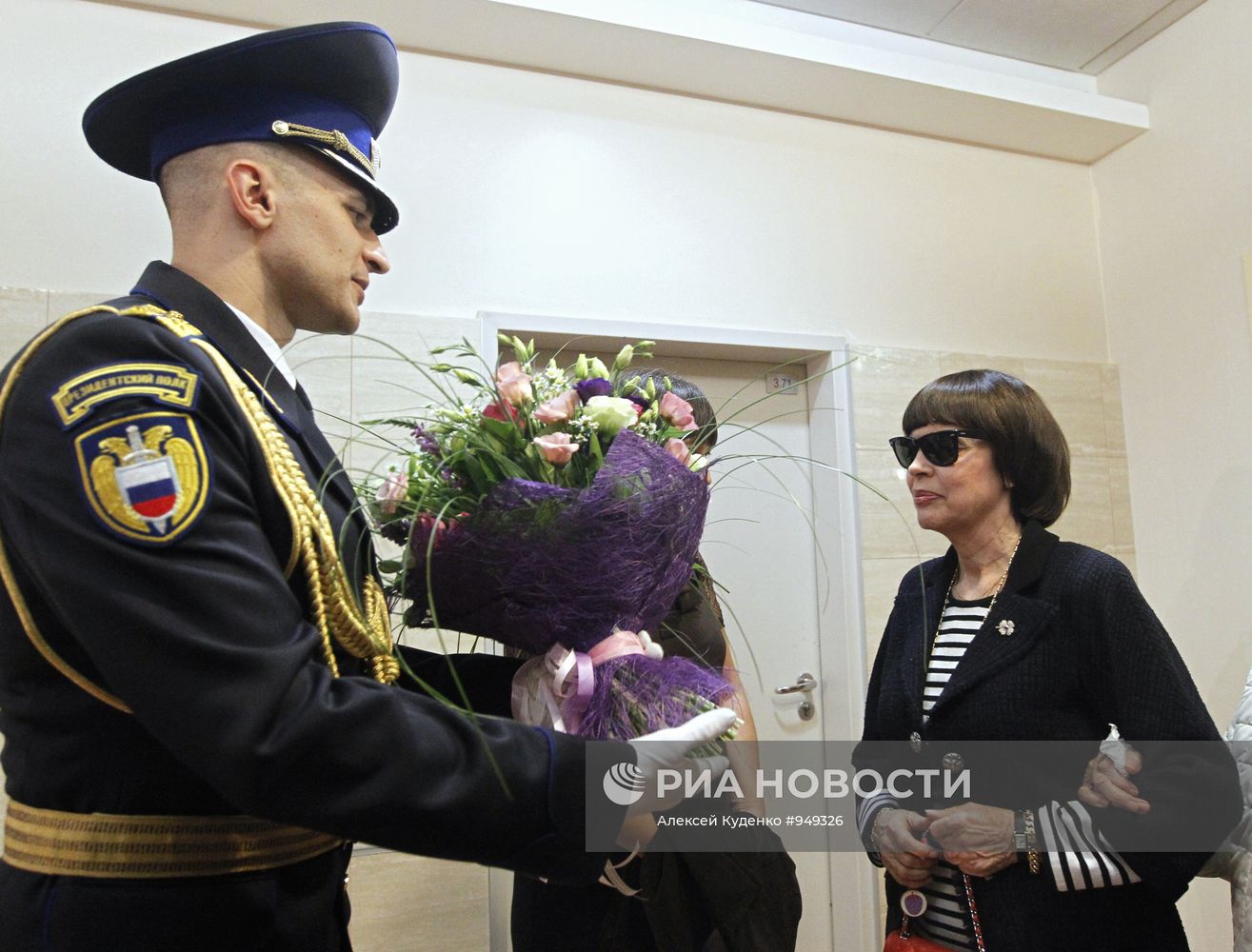 Певица Мирей Матье прибыла в аэропорт "Шереметьево"