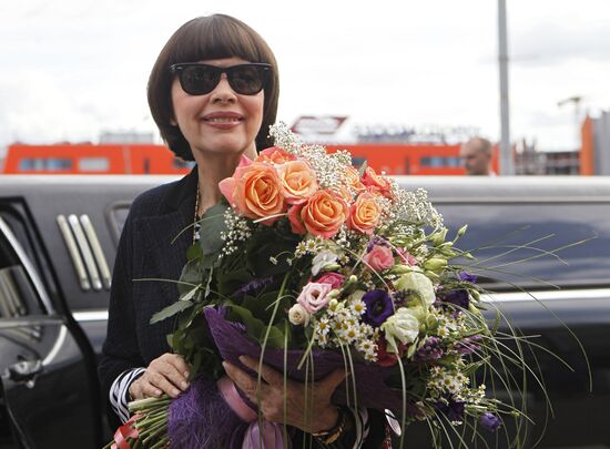 Певица Мирей Матье прибыла в аэропорт "Шереметьево"