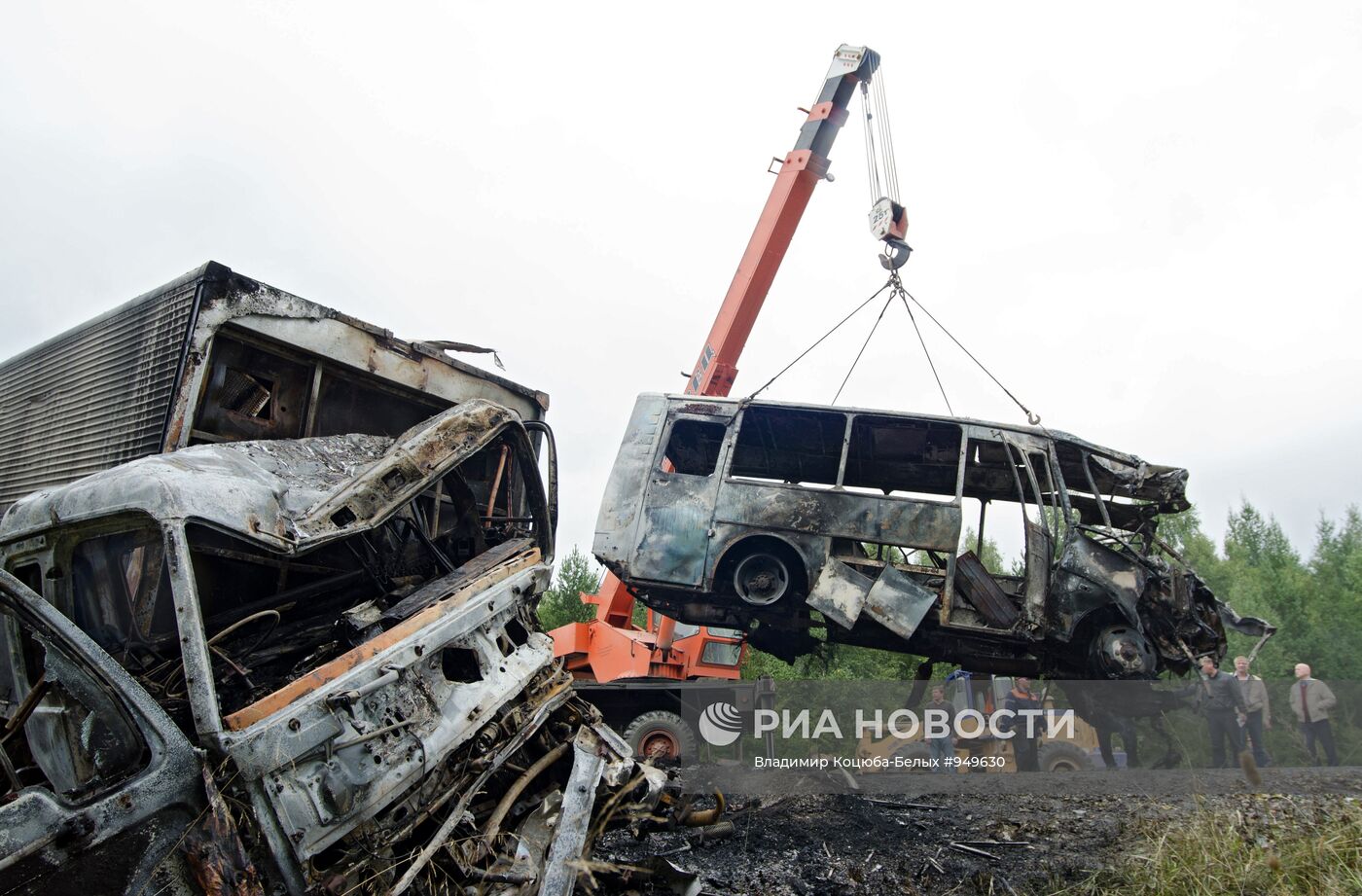 Столкновение автобуса и грузовика в Свердловской области