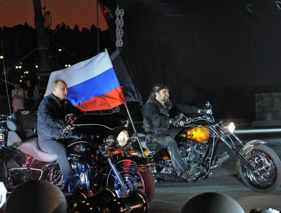 Владимир Путин на 16-м байк-фестивале в Новороссийске