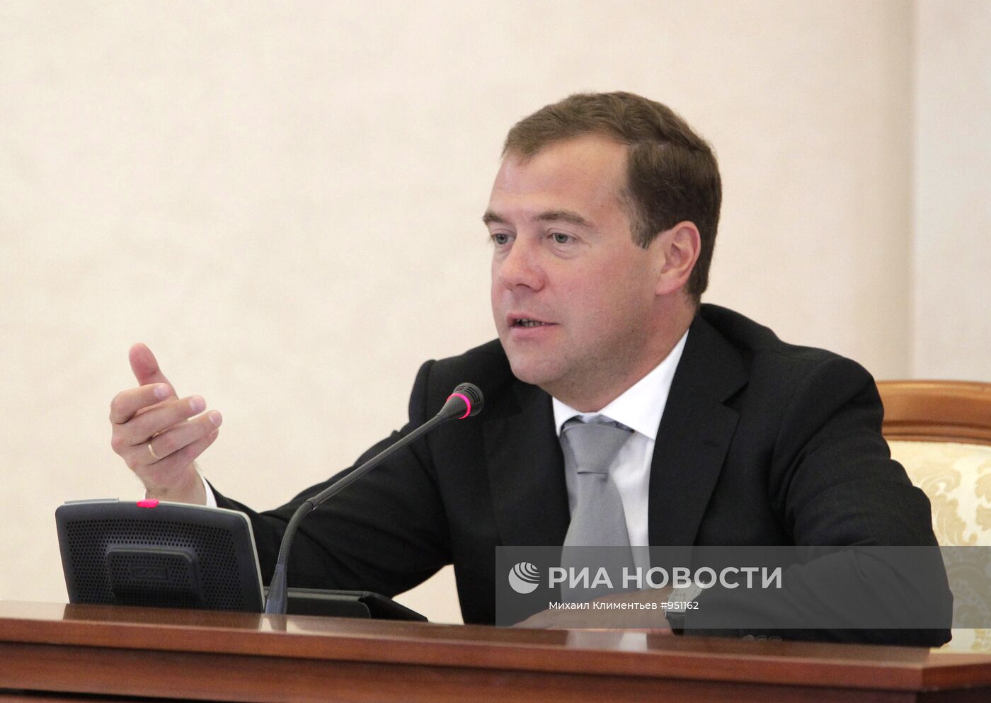 Д.Медведев провел заседание по нацпроектам и демографии