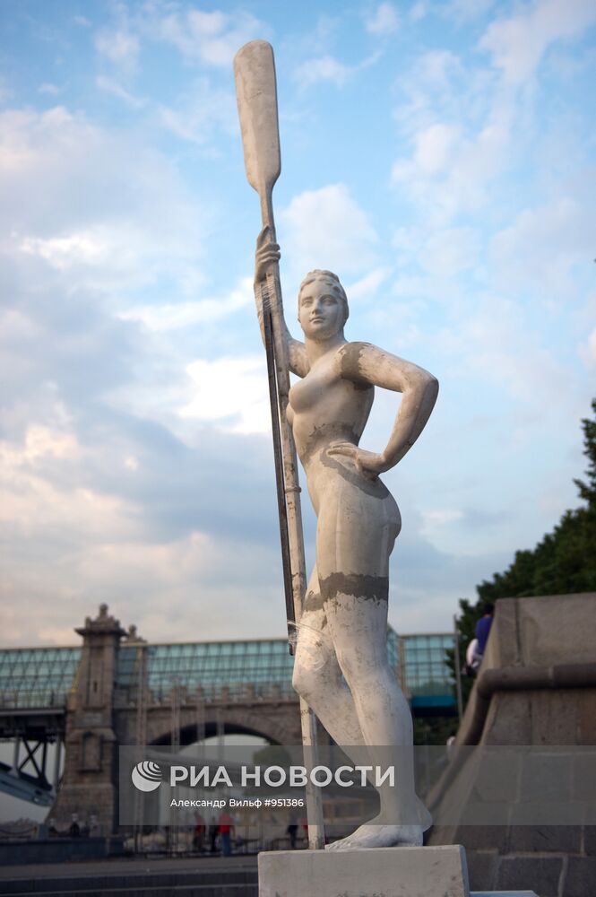 Скульптура "Девушка с веслом" возвращена в Парк Горького