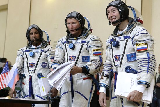 Тренировки космонавтов экипажа 29/30-й экспедиции на МКС