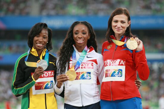 Мелани Уолкер, Лашинда Демус, Наталья Антюх