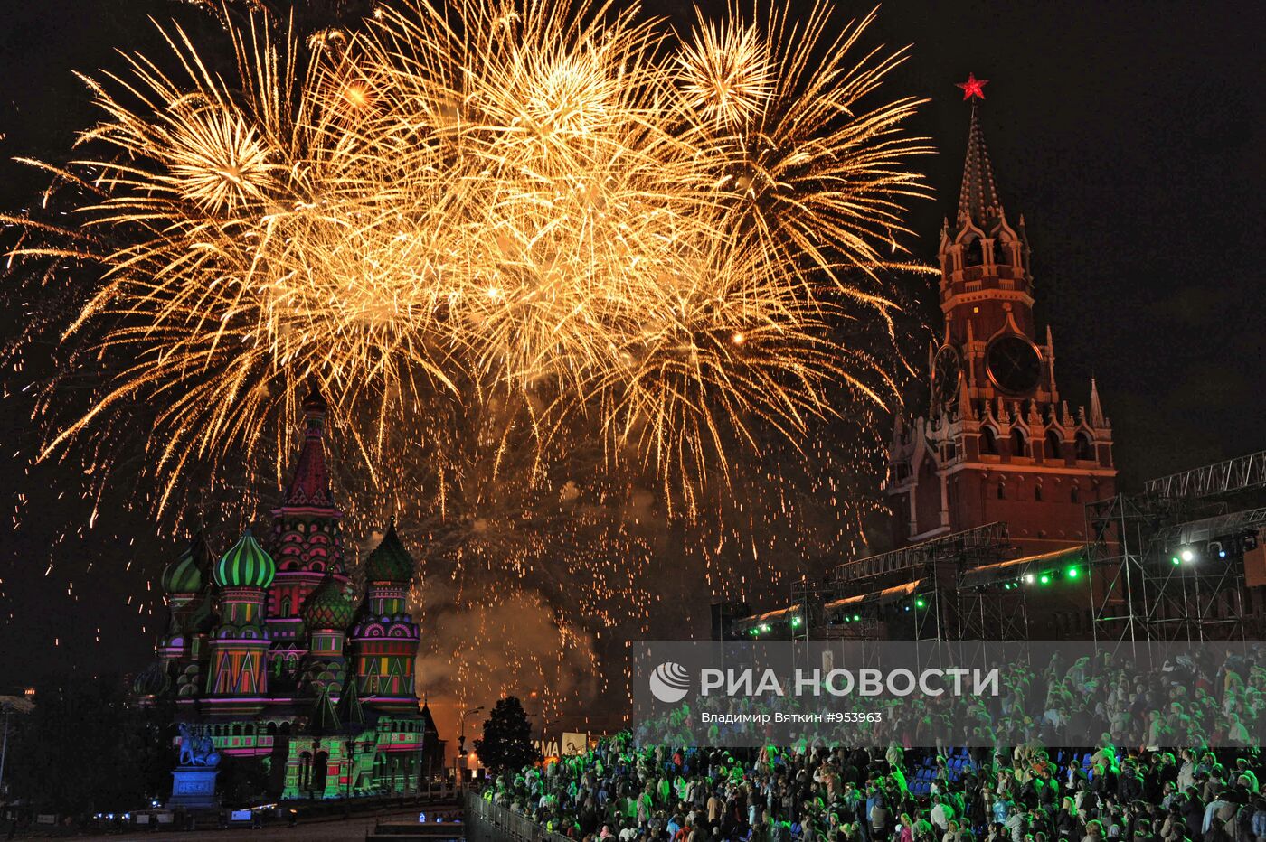 Церемония закрытия фестиваля "Спасская башня 2011"