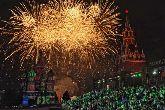 Церемония закрытия фестиваля "Спасская башня 2011"