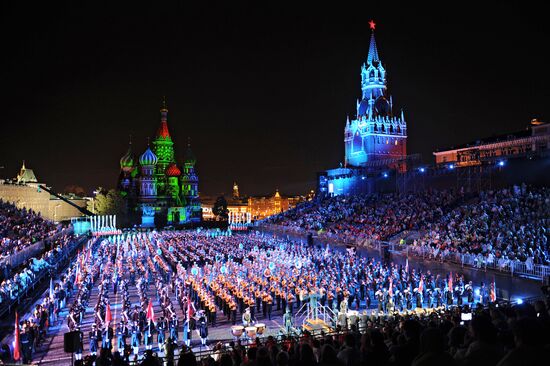 Церемония закрытия фестиваля "Спасская башня 2011"