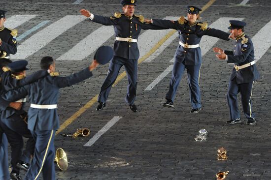 Церемония закрытия фестиваля "Спасская башня 2011"