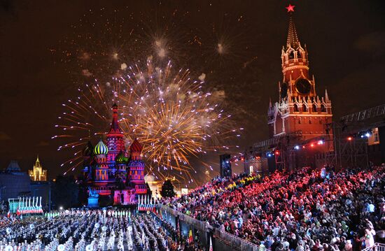 Церемония закрытия фестиваля "Спасская башня 2011"