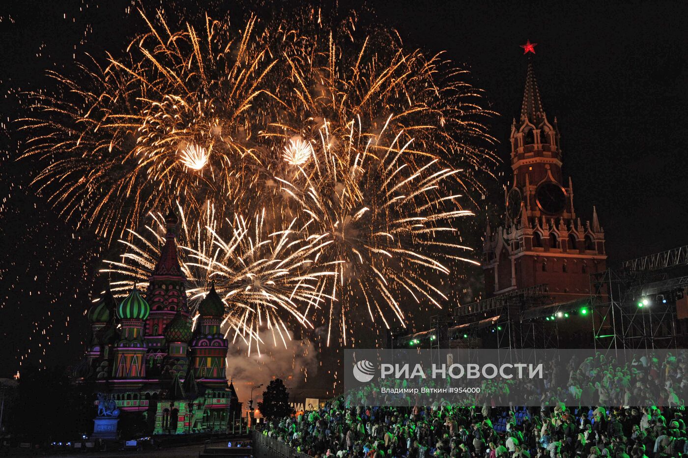 Церемония закрытия фестиваля "Спасская башня 2011"