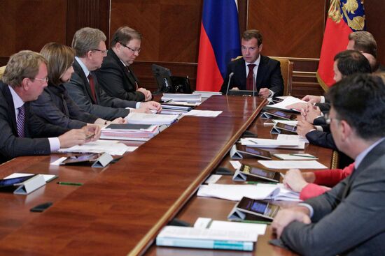 Д.Медведев провел совещание по бюджету