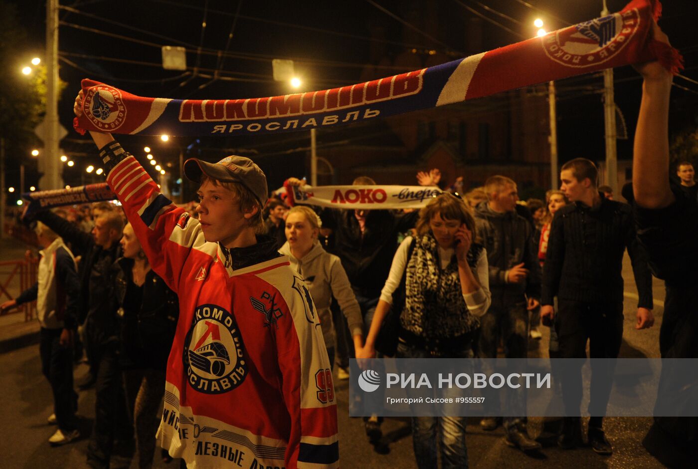 Жители Ярославля проводят шествие в память о погибших хоккеистах