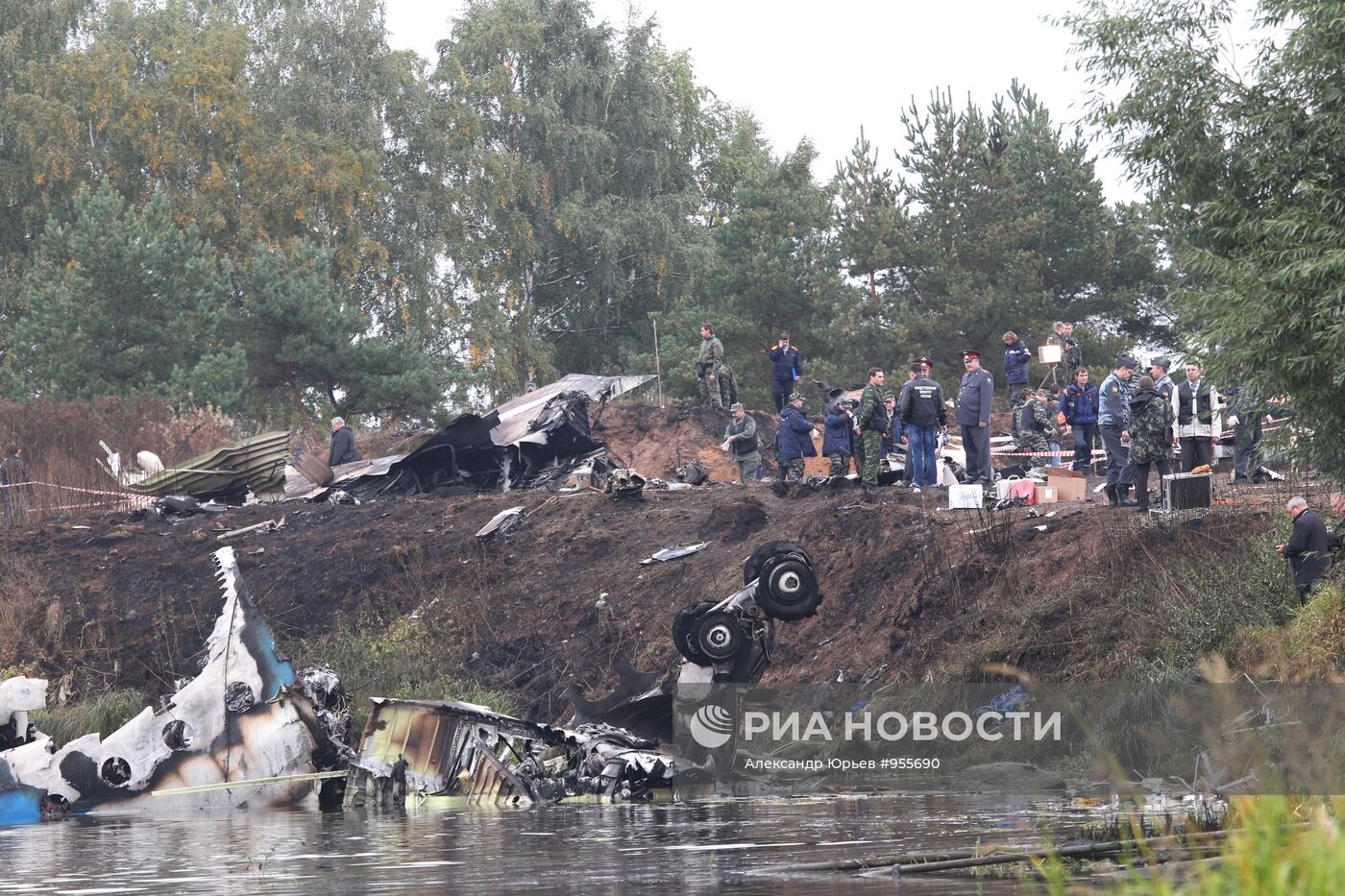 На месте крушения самолета Як-42 под Ярославлем
