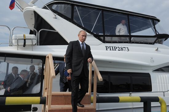 Рабочая поездка В.Путина на Дальний Восток